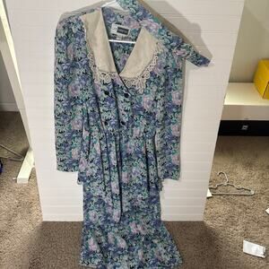 Vintage ladies floral bright dress with belt size 10